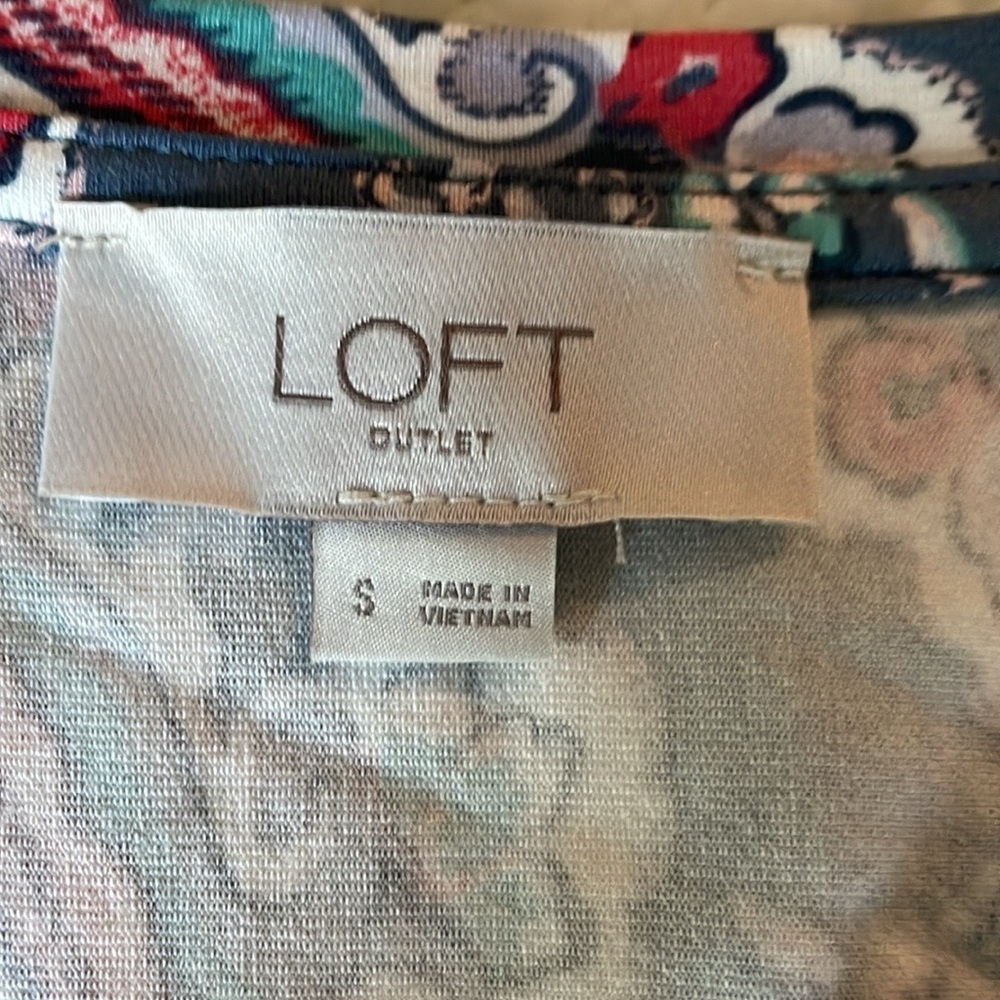 Patterned Sleeveless Top - Picture 3 of 4